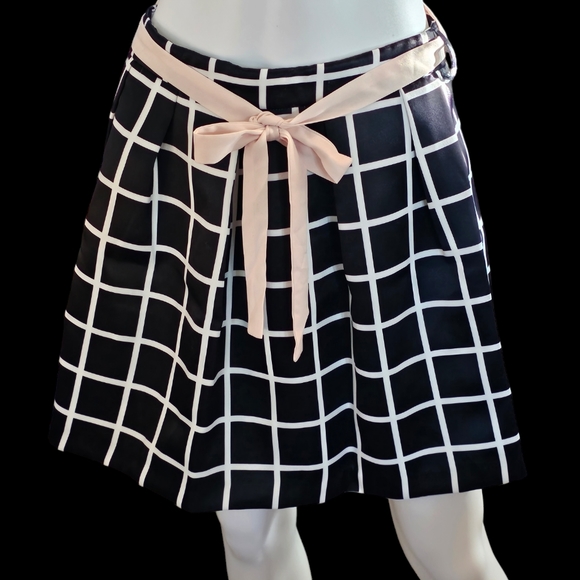 To Be Too Girls Skirt Size 40/XL NWT - Picture 5 of 12